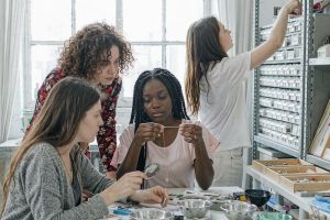 Custom Silver Jewelry FAQ - Material, MOQ, Lead Time, Shipping & Care