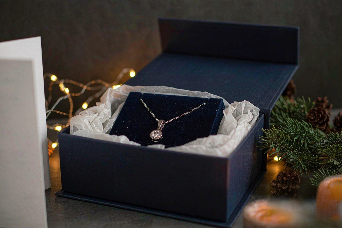 Silver CZ & moissanite jewelry holiday gift box packaging