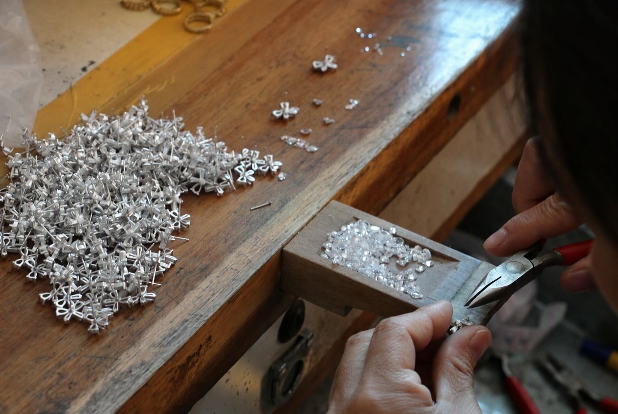 Inlaying Synthetic CZ