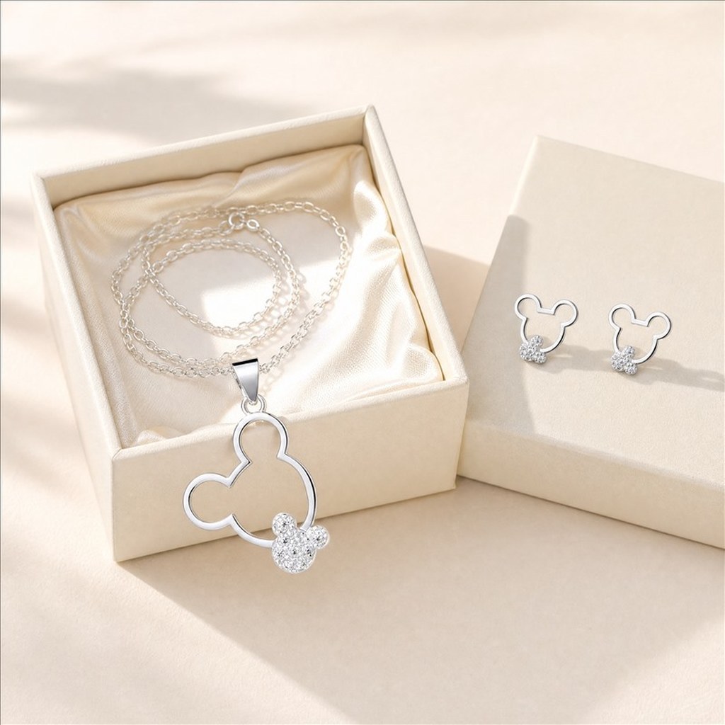 Openwork Silhouette Pendant Set worn