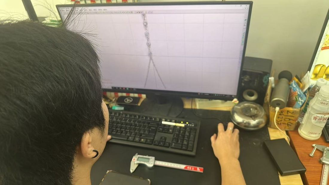 Hengdian Silver designer refining a jewelry model in CAD