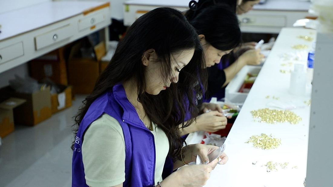 Hengdian Silver inspector checking stones on a silver piece