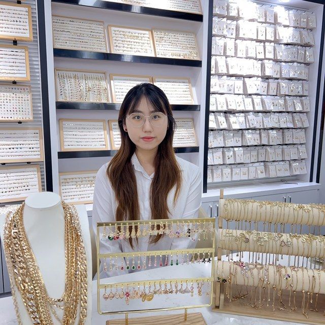 Kelly Huang — Hengdian Silver sales team