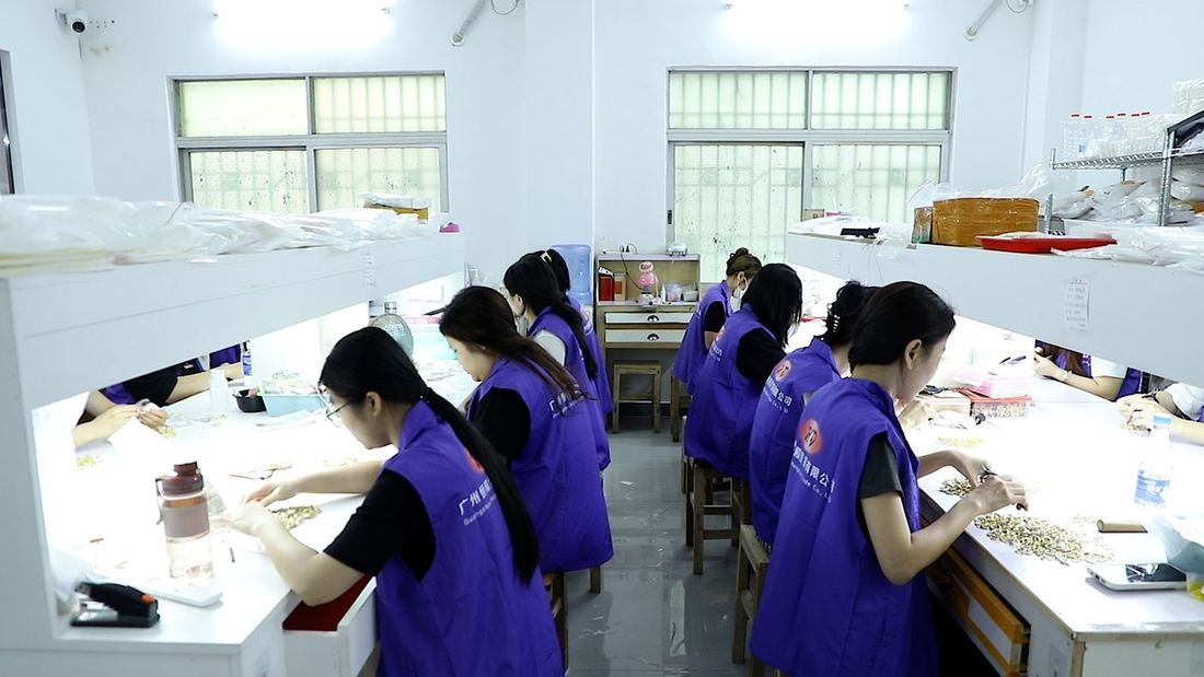 Hengdian Silver quality inspectors at work in the workshop