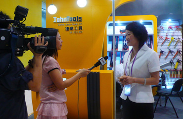as a representative of outstanding entrepreneurs was interviewed by CCTV