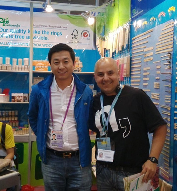 Customer Visits YADA's 125th Canton Fair Booth.